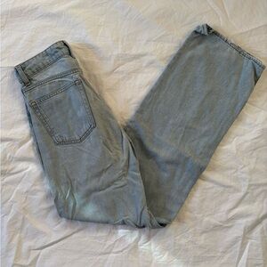 High-waisted straight-leg blue jeans